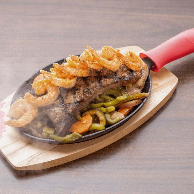 Rib Eye Steak & Camarones.